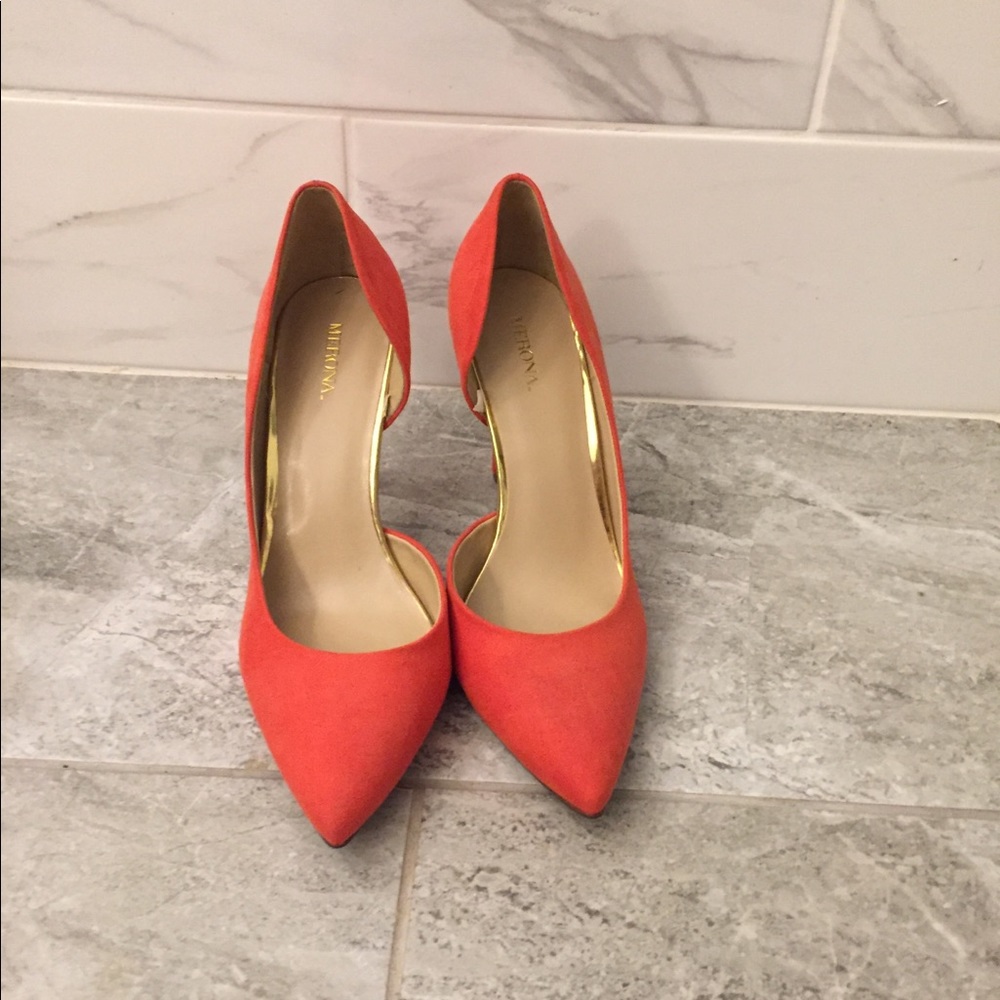 Orange pumps